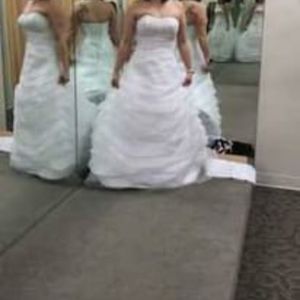 Beautiful new Belle gown wedding dress size 4